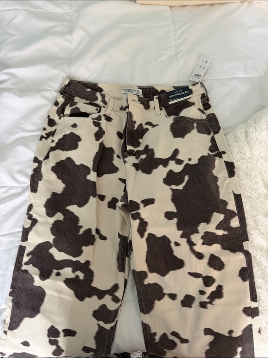 Abercrombie & Fitch Denim - Abercrombie & Fitch Cow Print Relaxed Jeans - Cream & Brown